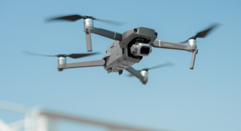 Inspeção de fachada com drone profissional